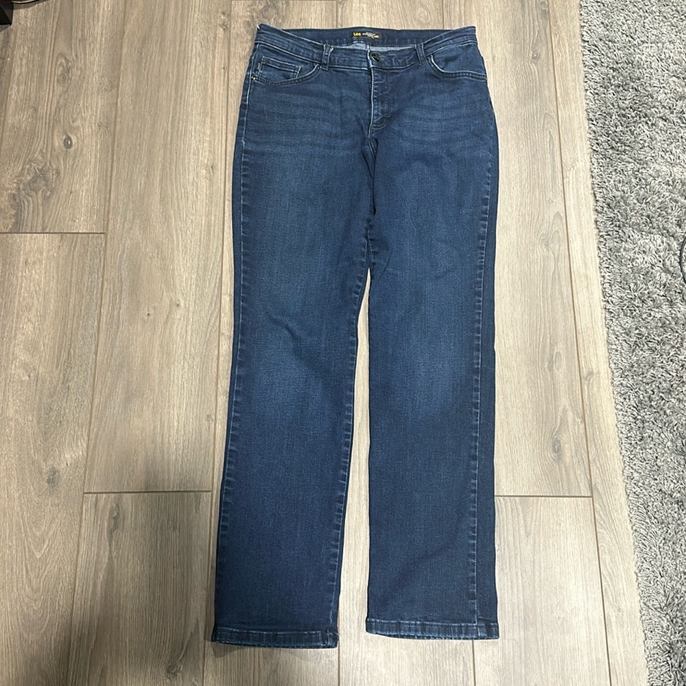 Lee Relaxed Fit Straight Leg Mid Rise